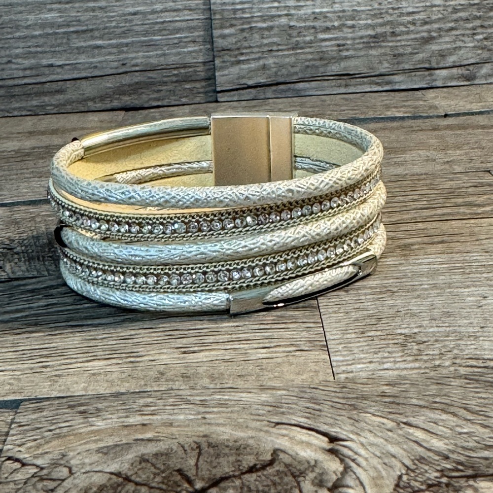 Elegant Gold-Tone Women's Bracelet